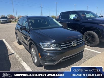 Used 2018 Volkswagen Tiguan SE w/ 3rd Row Seat Package