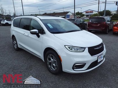 New 2023 Chrysler Pacifica Limited