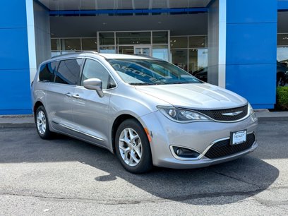 Used 2017 Chrysler Pacifica Touring-L w/ Tire & Wheel Group