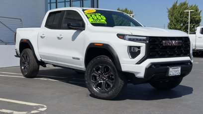 Used 2025 GMC Canyon Elevation w/ Convenience Package