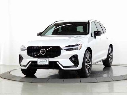New 2025 Volvo XC60 B5 Core w/ Climate Package