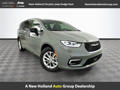 New 2025 Chrysler Pacifica Select
