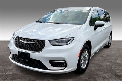 Used 2023 Chrysler Pacifica Touring-L