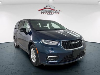 Used 2024 Chrysler Pacifica Touring-L