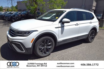 Used 2024 Volkswagen Tiguan SE w/ Panoramic Sunroof Package