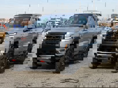New 2025 Nissan Frontier PRO-4X w/ Black Accent Package