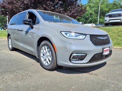 New 2025 Chrysler Pacifica Select