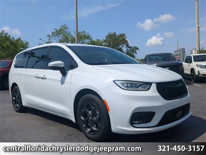 Used 2023 Chrysler Pacifica Touring-L w/ S Appearance Package