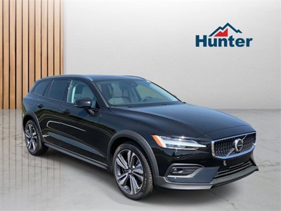 New 2025 Volvo V60 B5 Cross Country Plus w/ Protection Package Premier