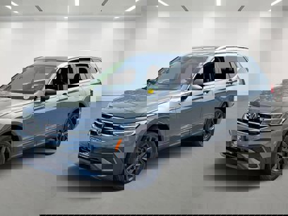 Used 2022 Volkswagen Tiguan SE w/ Panoramic Sunroof Package
