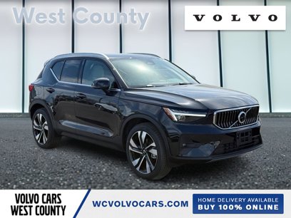 New 2025 Volvo XC40 B5 Plus w/ Climate Package