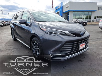 New 2025 Toyota Sienna Platinum