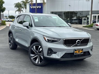New 2025 Volvo XC40 B5 Ultra w/ Climate Package