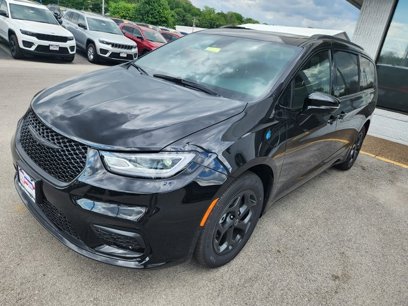 New 2025 Chrysler Pacifica Premium