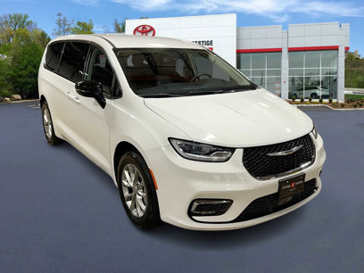 Used 2024 Chrysler Pacifica Touring-L