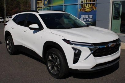 Certified 2025 Chevrolet Trax LT w/ Driver Confidence Package