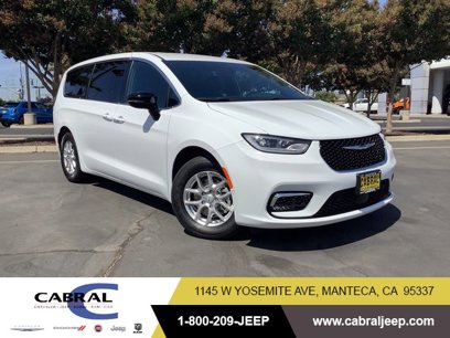 New 2025 Chrysler Pacifica Select