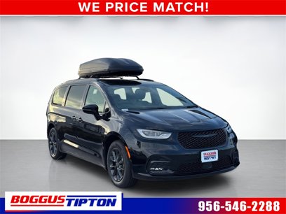 New 2025 Chrysler Pacifica Select