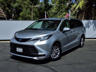 Certified 2022 Toyota Sienna LE