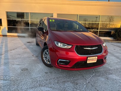 New 2025 Chrysler Pacifica Select