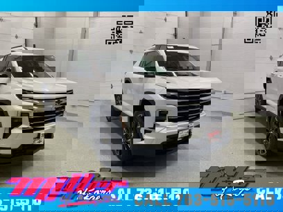New 2025 Chevrolet Traverse LT w/ Sun and Wheel Package