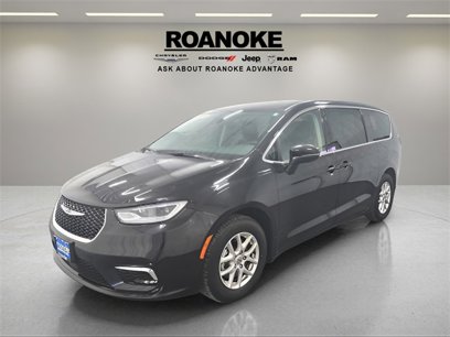 Used 2023 Chrysler Pacifica Touring-L