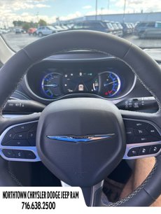 Used 2022 Chrysler Pacifica Touring-L