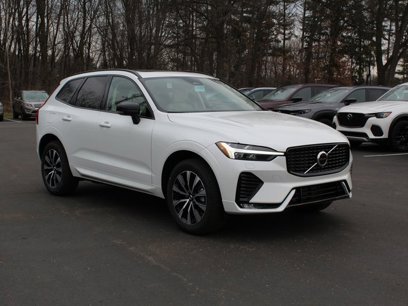 New 2025 Volvo XC60 B5 Core w/ Climate Package