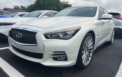 Used 2017 INFINITI Q50 Signature Edition w/ All Weather Package (L93)