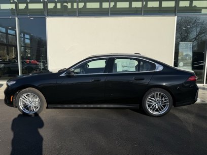 New 2025 BMW 530i xDrive w/ Premium Package