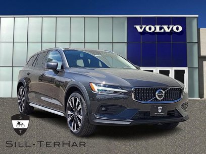 New 2025 Volvo V60 B5 Cross Country Ultra w/ Protection Package Premier
