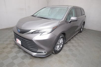 Certified 2022 Toyota Sienna XLE