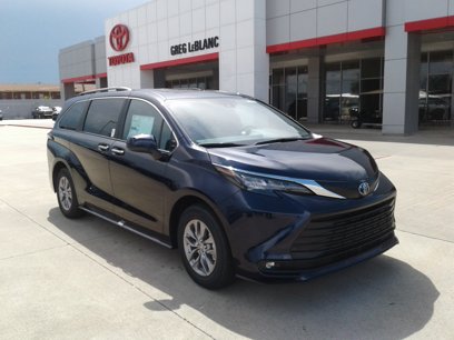 New 2025 Toyota Sienna XLE