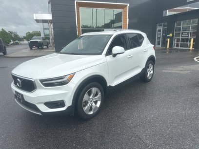 Used 2022 Volvo XC40 T4 Momentum