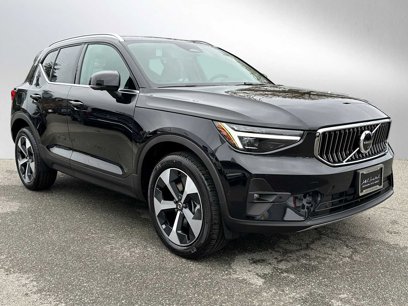 New 2025 Volvo XC40 B5 Plus w/ Protection Package Premier