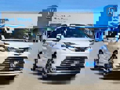 Used 2022 Toyota Sienna XLE