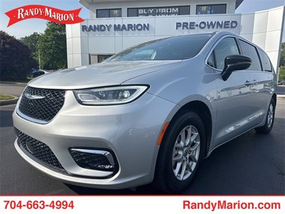 Used 2024 Chrysler Pacifica Touring-L