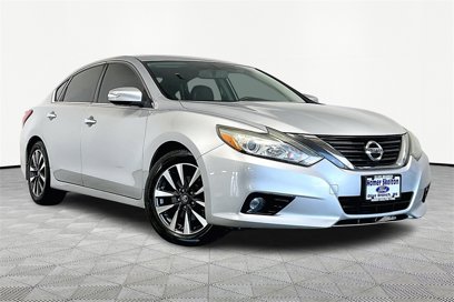 Used 2017 Nissan Altima 2.5 SL w/ Moonroof Package