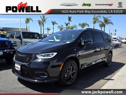 New 2025 Chrysler Pacifica Premium