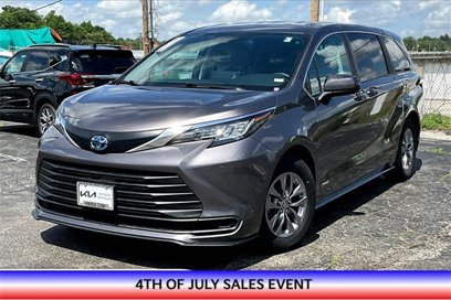 Used 2021 Toyota Sienna LE