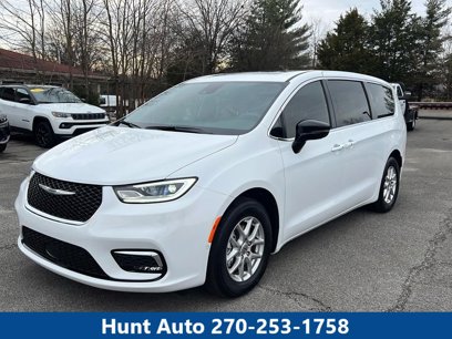 New 2025 Chrysler Pacifica Select