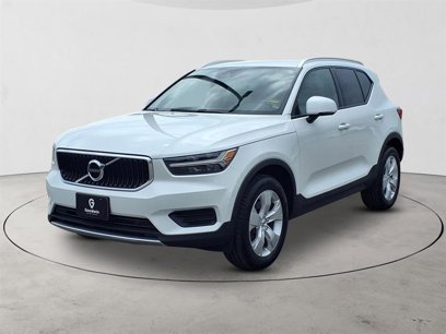 Used 2022 Volvo XC40 T5 Momentum