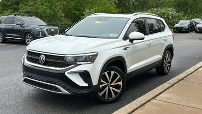 Used 2022 Volkswagen Taos SE w/ Panoramic Sunroof Package