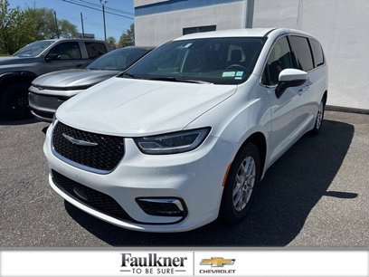 Used 2023 Chrysler Pacifica Touring-L