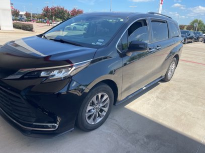 Used 2022 Toyota Sienna XLE