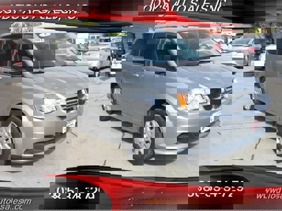 Used 2018 Dodge Grand Caravan SE w/ UConnect Hands-Free Group