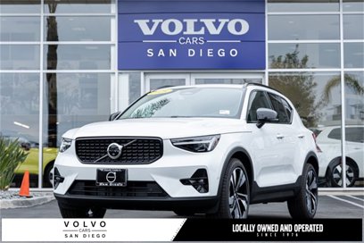 New 2025 Volvo XC40 B5 Plus w/ Climate Package