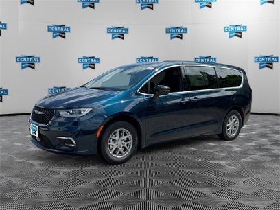 New 2025 Chrysler Pacifica Select