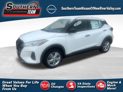 New 2025 Nissan Kicks Play S