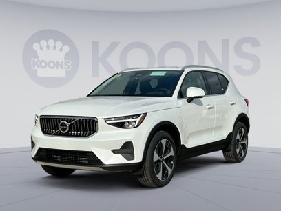 New 2025 Volvo XC40 B5 Core w/ Protection Package Premier